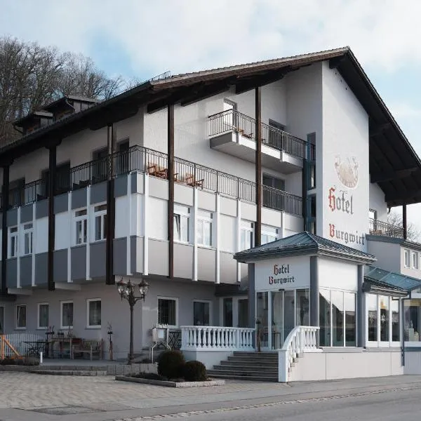 Hotel Burgwirt, ξενοδοχείο στο Ντέγκεντορφ