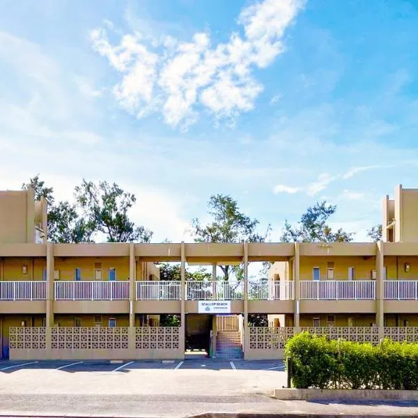 Scallop Beach Condominium, hotel v destinaci Onna