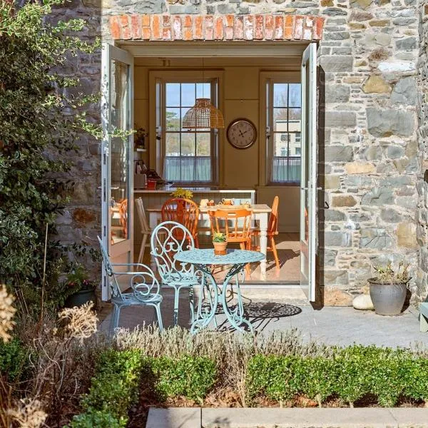 Charming townhouse with sunny garden, hotel v destinácii Donaghadee