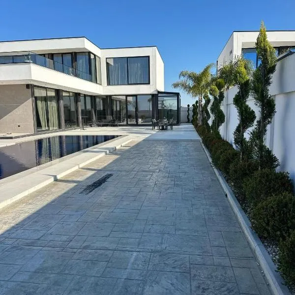 Infinity Villa, hotel v destinaci Rrushkull