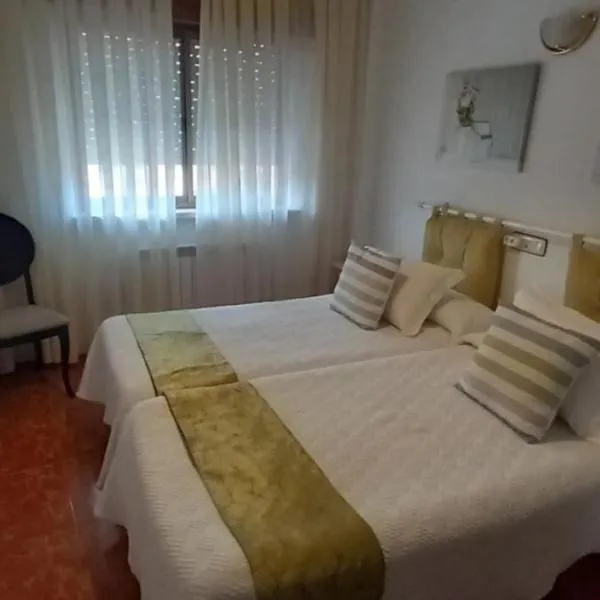 Hostal Las Cadenas, hotel Ledesmában