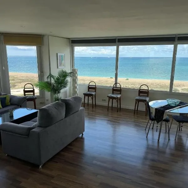 Spacious Apartment in Valencia with Sea View - 160 sqm, hotel v destinácii Valencia