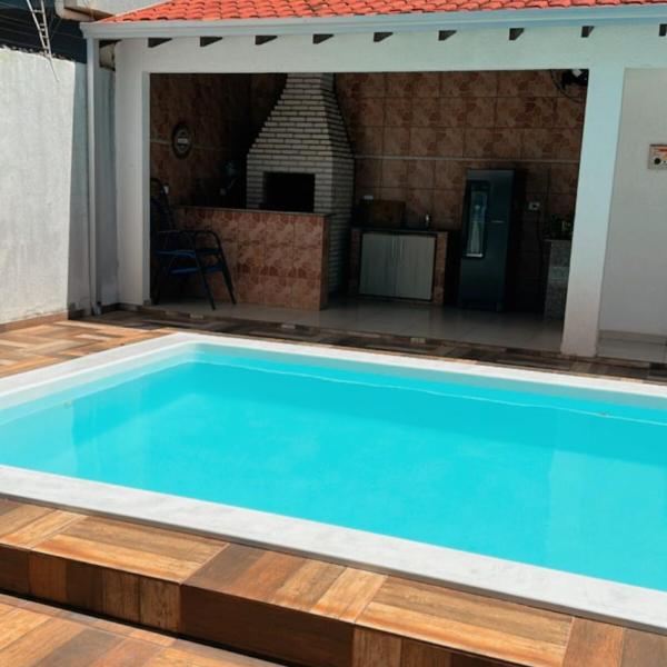 Casal central com piscina