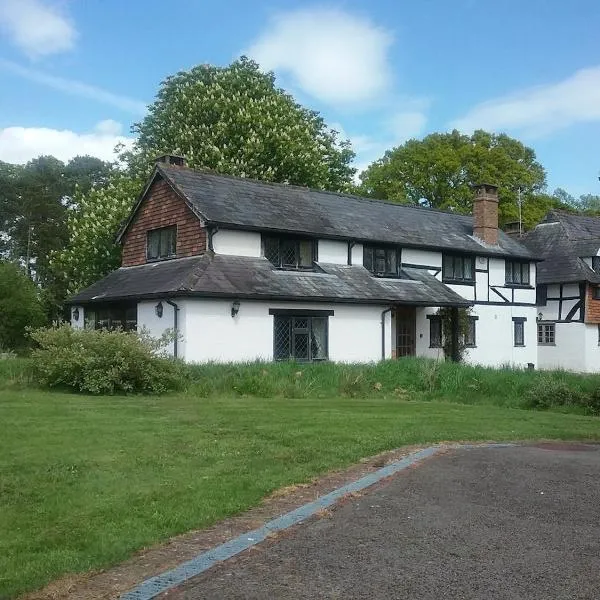 Redlands cottage self check in!, hotel in West Chiltington