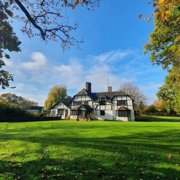 Redlands Farmhouse built 17th century self checkin, hotel in West Chiltington