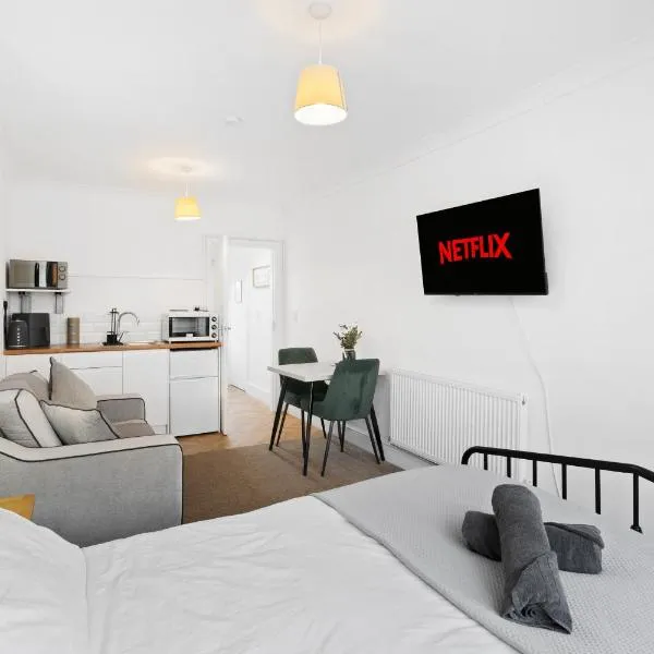 Hillbarn Studio Free Parking & Private Patio, hotel Worthingban