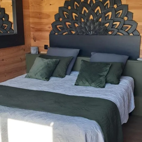 Nanouchka, hotel in Médis