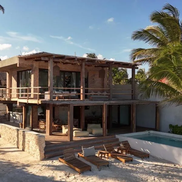 Casa Aakbal - Luxury Beach Front Villa, Hotel in Tulum