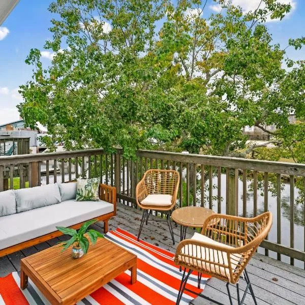 Waterfront Condo - Canal Views - Walk to Beach, hotel v destinaci Gulf Shores