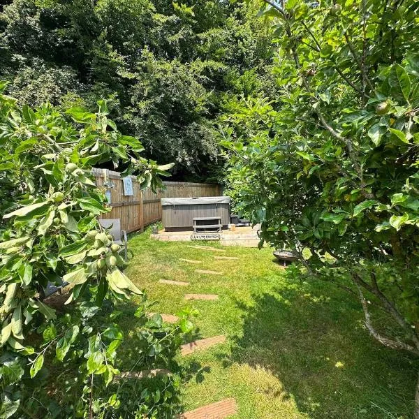 Detached Beautiful Boutique With own Hot Tub & Pet Friendly, hotell sihtkohas Stokeinteignhead