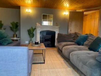Shannon View Jungle House, hotel v destinaci Athlone
