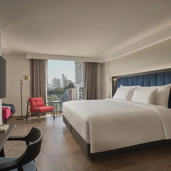 Public House Bangkok, a Member of Design Hotels, hotel in Bangkok