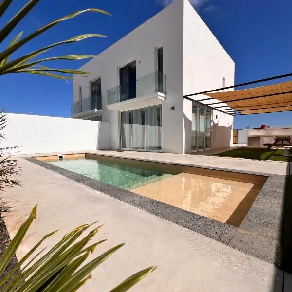 CORRALEJO SURF HOUSE & SURF SCHOOl – hotel w Corralejo