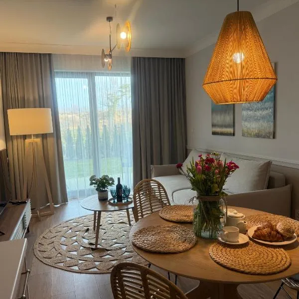Rezydencja Niechorze Apartament 115 z ogródkiem przy plaży, hotel u gradu Nijehože