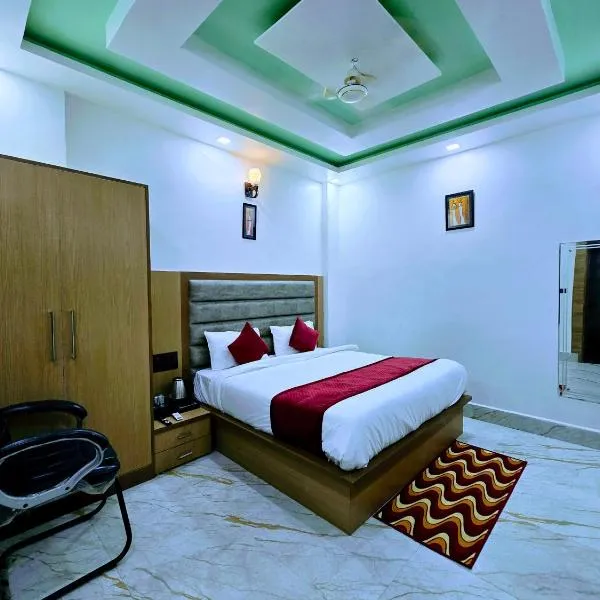 Hotel Parkland - Mathura Vrindavan - Premium stay with Lift - Free Gym -Free Parking-Free WiFi, hotel v destinaci Mathura