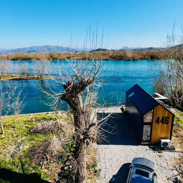 446 Tiny House Zues, hotel v destinaci Shkodër