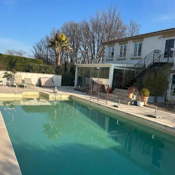 La villa du Bau Reddoun ,piscine ,jardin , jolie vue sur Callian, calme et serenite, hotel sa Montauroux