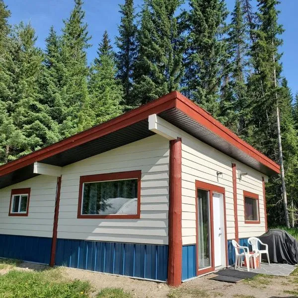 Pine Marten Wilderness Cabin, hotel v destinaci Golden
