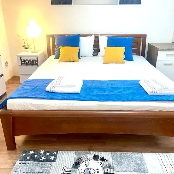 Modern and Cozy flat, 10 min by tram from centre, hotel in Juliánov
