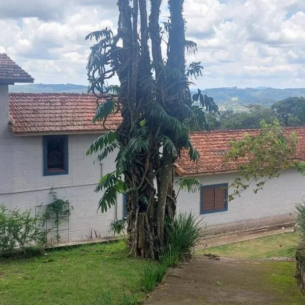 Chalé com linda vista para o vinhedo, hotel in São Roque