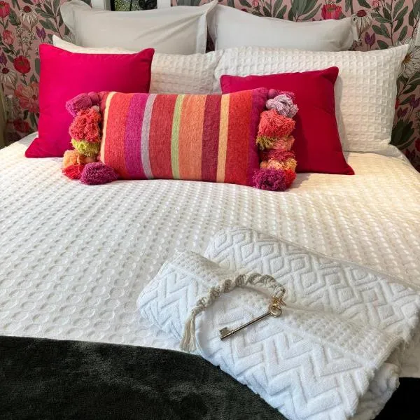 Forest Waters Raspberry Dream Cabin, hotel v destinácii Haruru