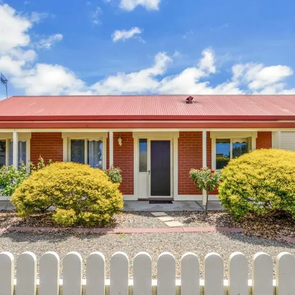 Kingsford Cottage - Esplanade Escape & Family BBQs, hotel in Victor Harbor