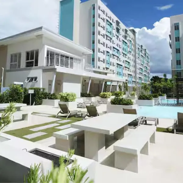 Modern 2-Bedroom Condo in the Heart of Dumaguete, hotel i Dumaguete