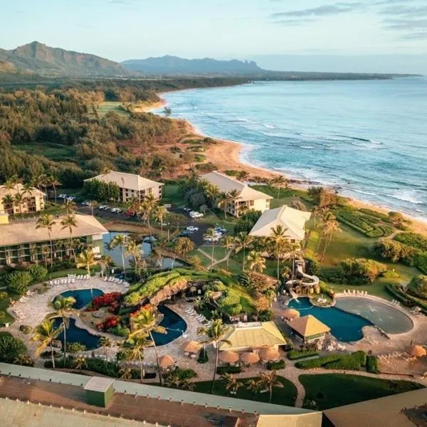 Exclusive Kauai Beachfront Resort with Dining, Bar, Spa, Pool & Waterslide, hotel em Lihue