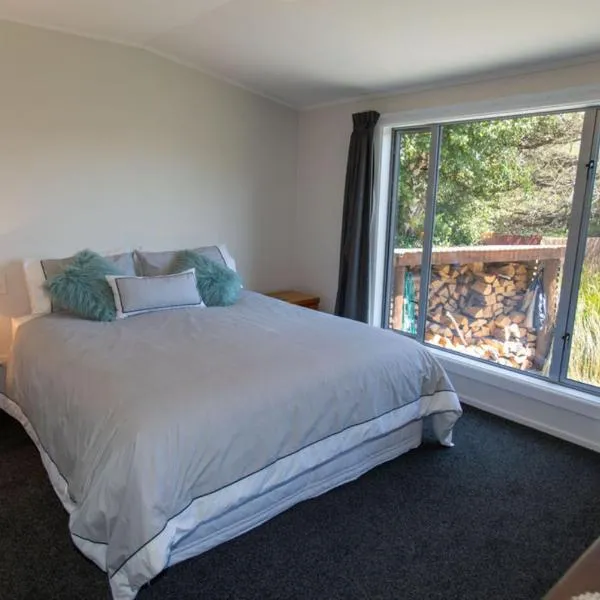 Private Rooms with Shared Bathroom, hotel in Lake Tekapo