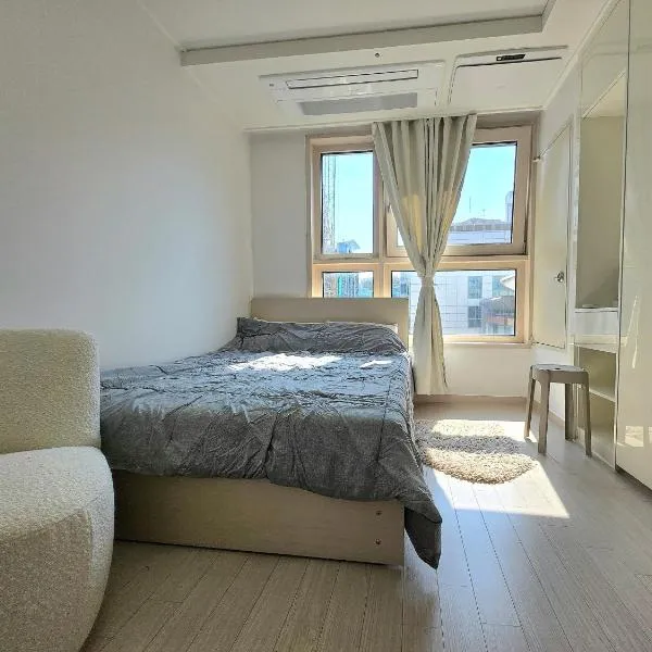 13 Cozy house with city view, hotel in Seoul
