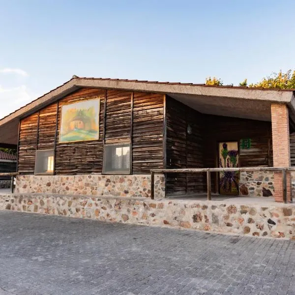 Hostal - Bungalows Camping Cáceres, hotel in Cáceres