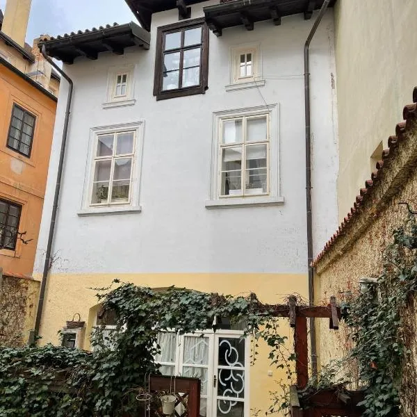 CozyGem House 2" walk Charles Bridge, hotel em Praga