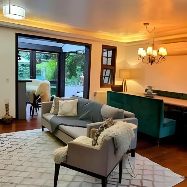 Sobrado com 4 quartos melhor localização Gramado, hotel di Gramado