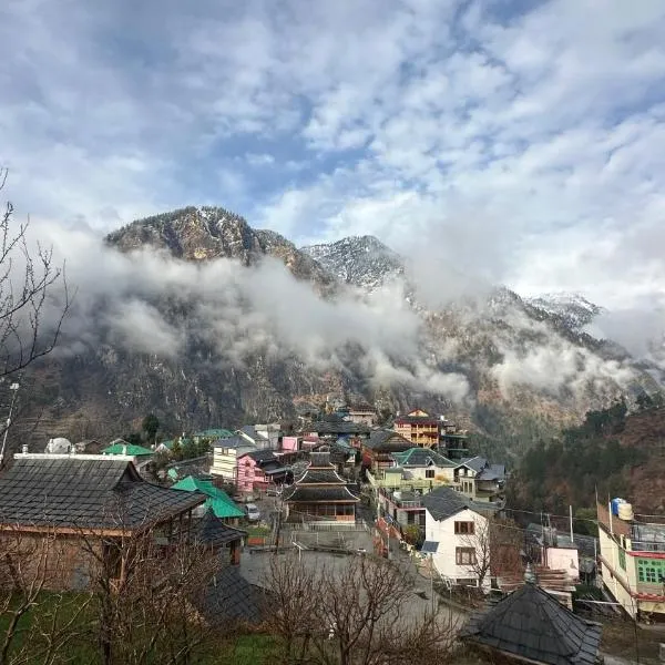 High Spirits Homestay and Cafe, Matuera Village, Parvati Valley, hotel v destinaci Jari