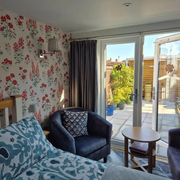 Flower Garden Studio in Sheringham-Cycle friendly, hotel in Sheringham