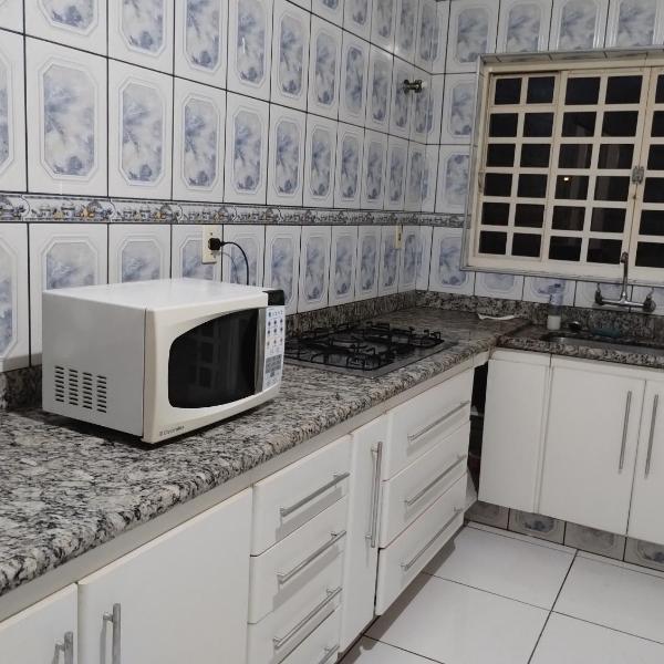 Linda casa com 2 quartos , centralizada com wi-fi e ar condicionado - Foto 4