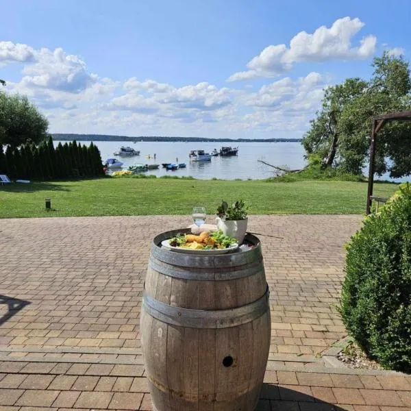 Pierkunowo에 위치한 호텔 Noce i Dnie