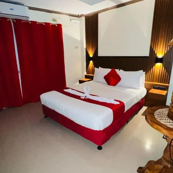 Red Palm Inn balcony room with Netflix, hotel v destinaci Baybay