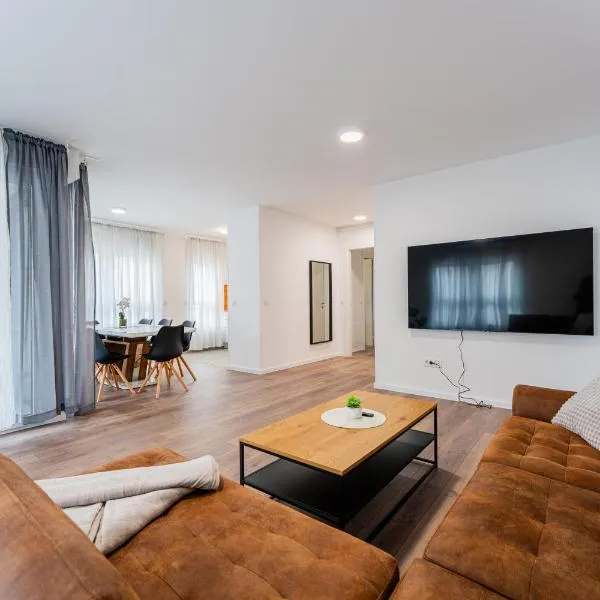 Flex SelfCheckIns 100 - Zagreb - 2 Bedrooms - Parking - Loggia, hotel in Velika Mlaka