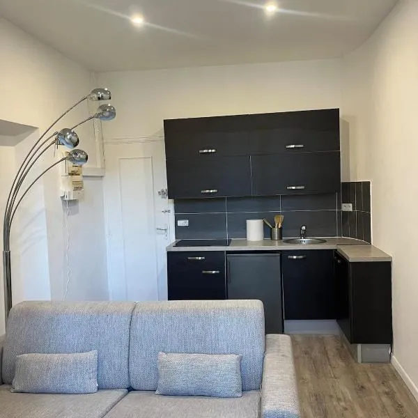 Charming studio in a good location – hotel w mieście Vallauris