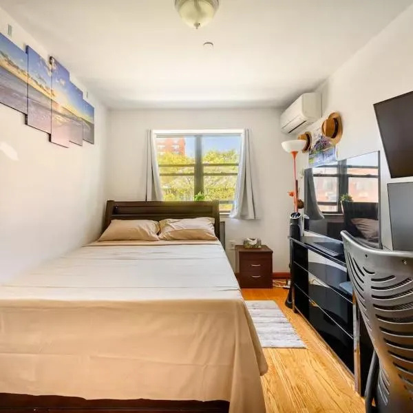 BEST Large Private Room & Private Bathroom, hotel a Queens