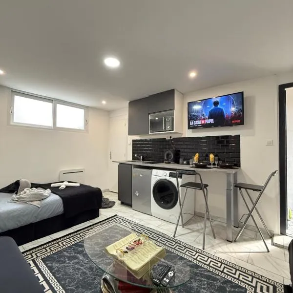 SUPERBE STUDIO PROCHE PARIs – hotel w mieście Choisy-le-Roi