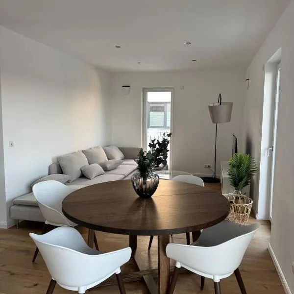 New & elegant penthouse apartment, hotel v destinaci Salching