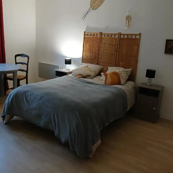 Domaine des Ifs – hotel w mieście Le Pin