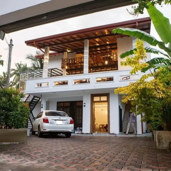 highway reach Layathraa, hotel in Kaduwela