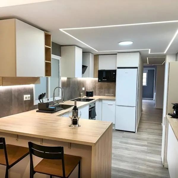 Moderno apartamento reformado con ascensor, hotel v destinaci Huelva