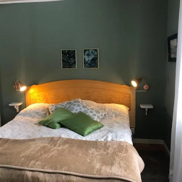 Sjönära lägenghet på landet, hotel en Fränsta