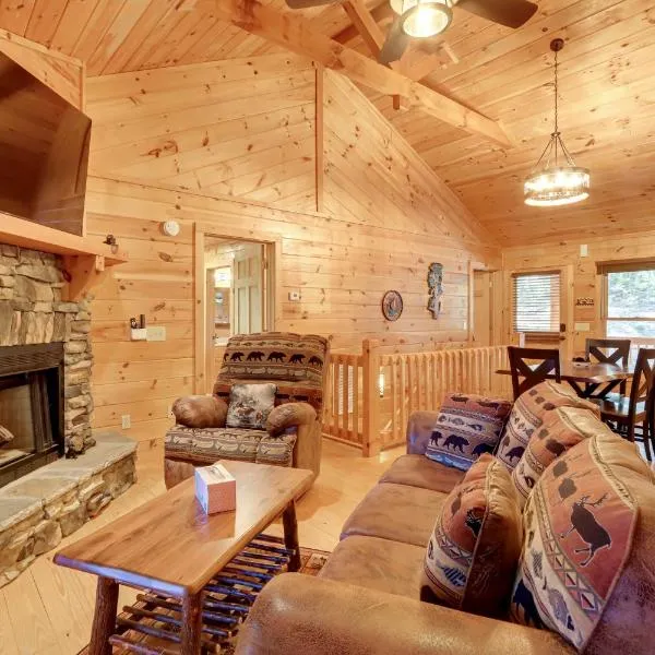 Hot Tub & Fire Pit: Secluded Blue Ridge Cabin!, hotell i Blue Ridge