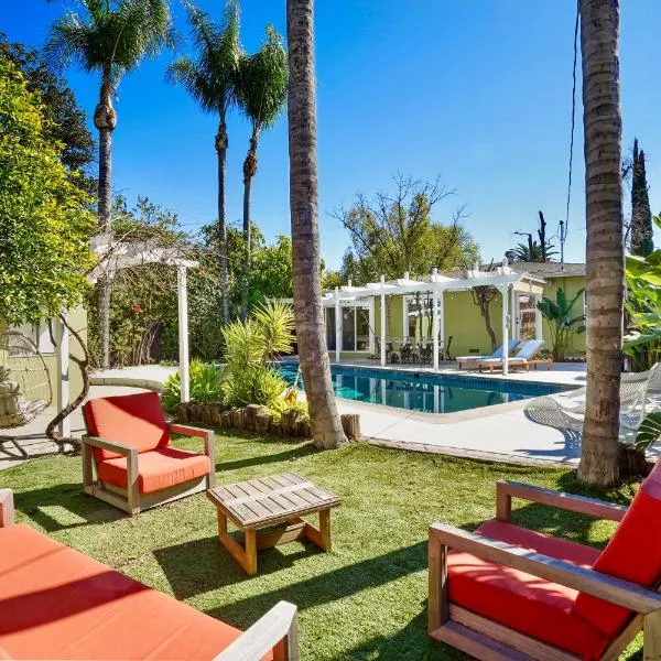 Villa La Verde - Newly Designed 4BR Villa with Pool & Guesthouse by Topanga, hotel in Los Angeles