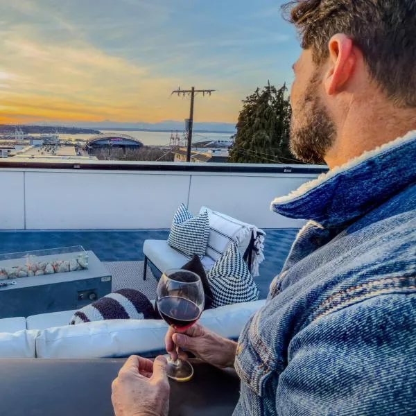Hot Tub - Best Views - Near Stadiums!، فندق في سياتل